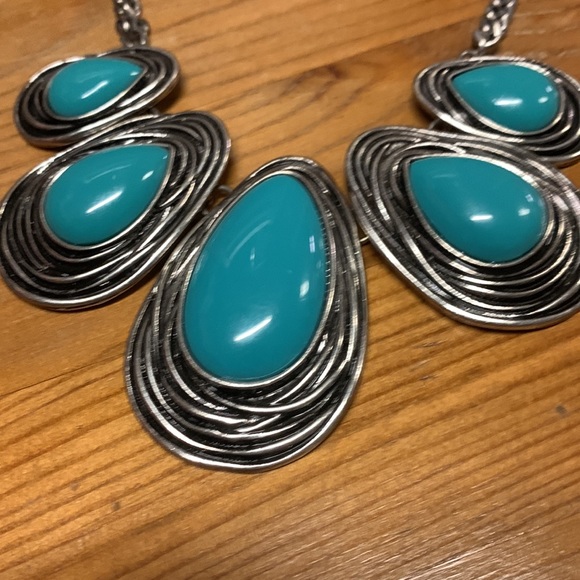 Statement necklace with faux turquoise - Picture 2 of 5